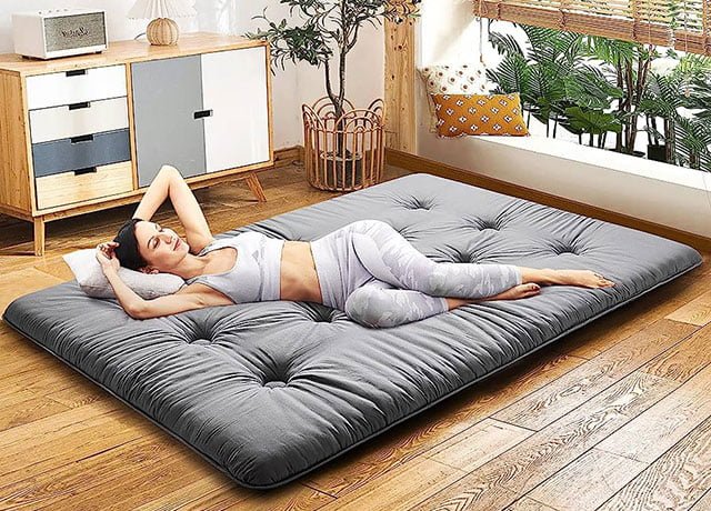 Đặt nệm dưới sàn hay không phụ thuộc vào lựa chọn của bạn