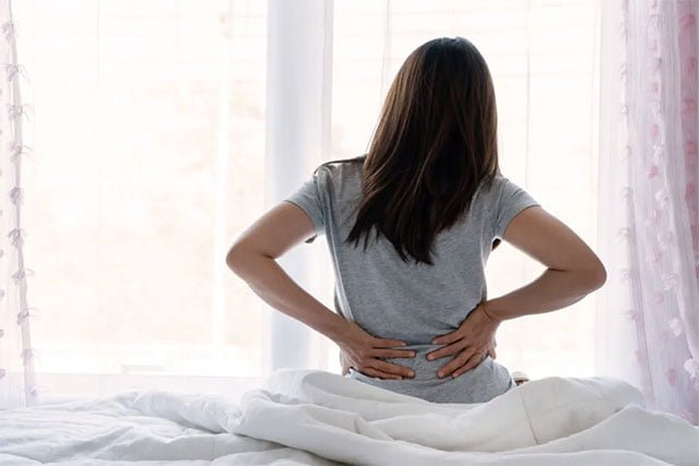 Đau lưng khi ngủ dậy