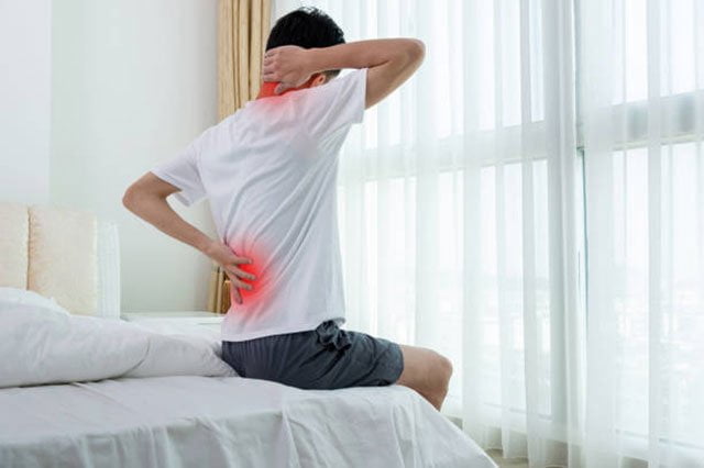 Nằm sấp thường xuyên sẽ bị đau cổ, vai, gáy