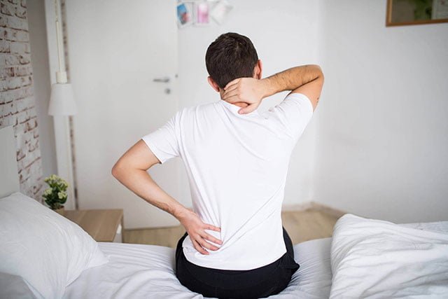 Thường xuyên bị đau lưng khi ngủ dậy
