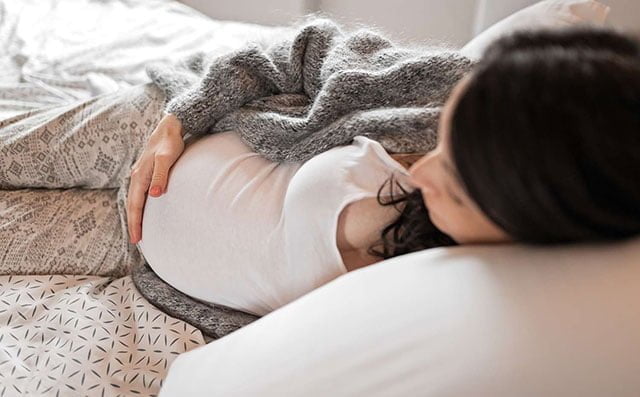 Phụ nữ mang thai khi ngủ nên nghiêng người bên trái