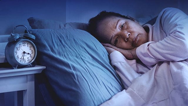 Người lớn tuổi thường bị mất ngủ