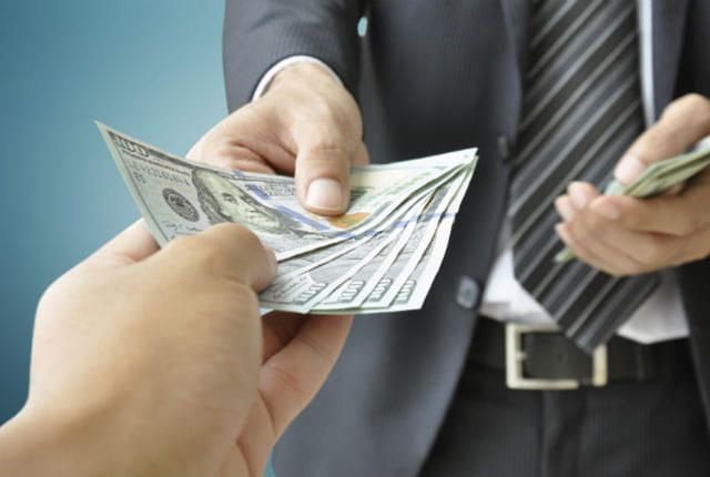 Ngủ nằm mơ thấy đi mượn tiền