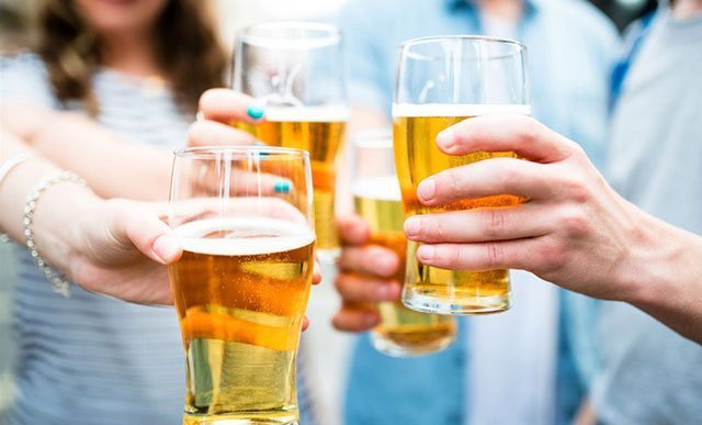 Sử dụng rượu bia cũng là nguyên nhân khiến bạn ngủ ngáy