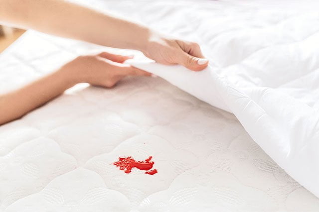 Tẩy vết máu trên nệm