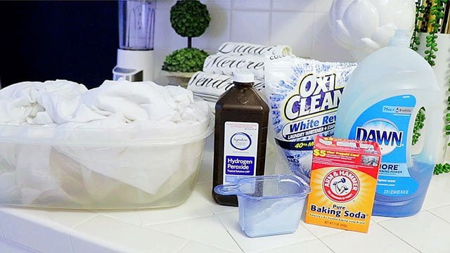 Dùng các chất tẩy rửa để giặt