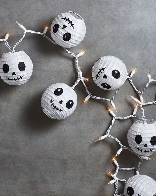 Làm đèn tròn trang trí phòng ngủ cho bé trong đêm Halloween