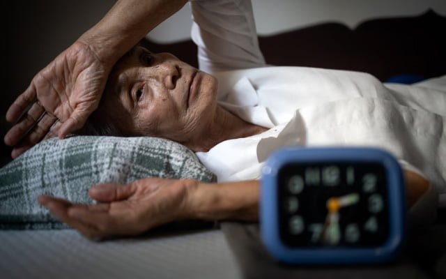 Tuổi tác là một trong những nguyên nhân phổ biến ảnh hưởng đến giấc ngủ