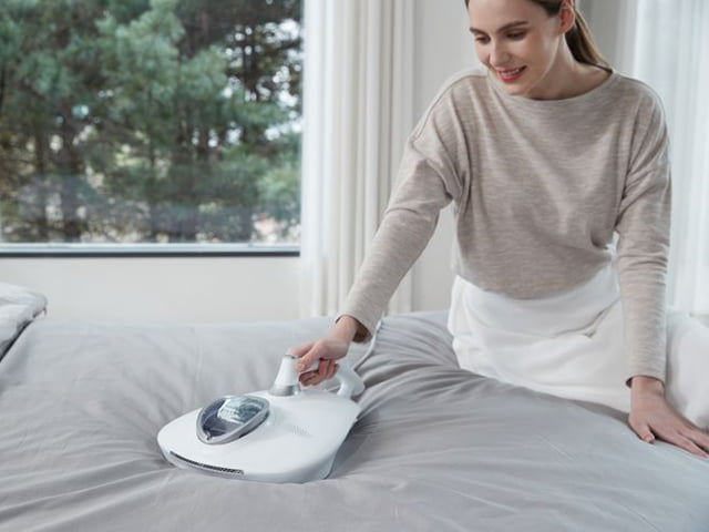 Xử lý vết bẩn trên ga giường trước giặt