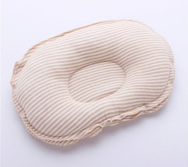 Vệ sinh gối cho trẻ định kỳ để đảm bảo an toàn cho sức khỏe của bé