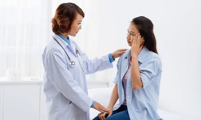 Gặp bác sĩ chuyên khoa để nói về tình trạng của bạn