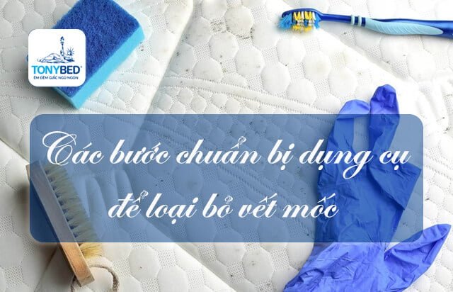 Chuẩn bị các dụng cụ cần thiết trước khi tiến hành tẩy vết mốc trên chăn ga gối nệm