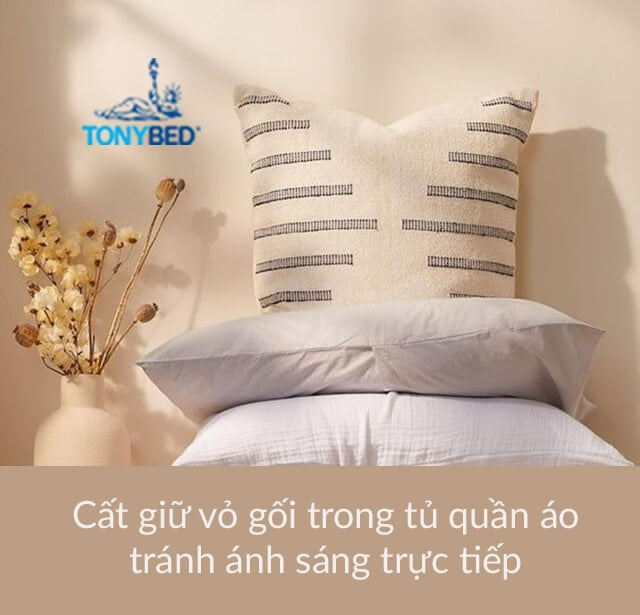 Bảo quản vỏ gối trong tủ tránh ánh nắng trực tiếp sẽ làm bay màu vỏ gối