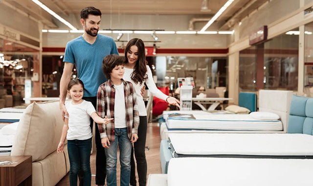 Bố mẹ nên chọn nệm lò xo phù hợp với bé