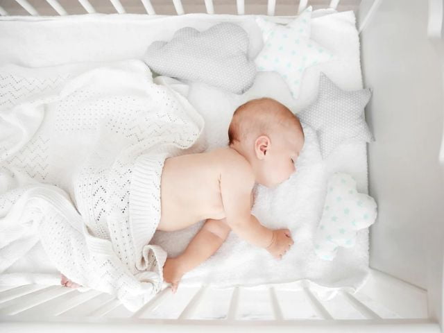 Trẻ sơ sinh có cần nằm gối không