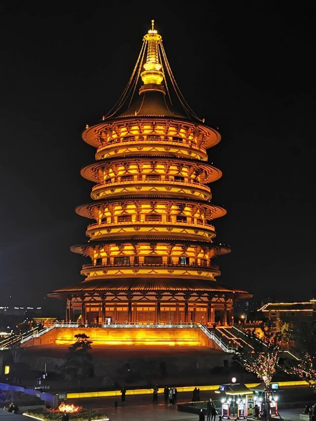 Minh Đường được ví như biểu tượng quyền lực của Võ Tắc Thiên, được hoàn thành một năm (năm 689)