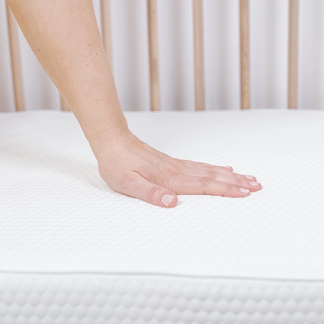 Kiểm tra độ phẳng và độ cứng của nệm