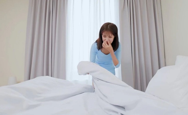 mùi thuốc lá dễ bám và khó bay trên chăn ga gối nệm